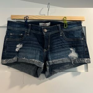 HOLLISTER low rise jean shorts, size 9.